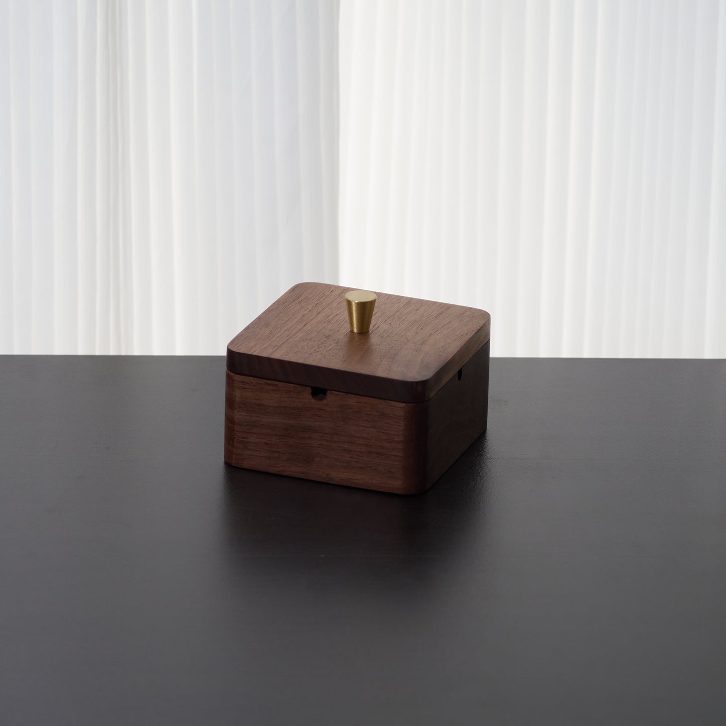 Walnut Wooden Ashtray for Cigarettes with Lid ,Windproof woodern Ashtray with brass liner for Outdoor and Indoor Use
